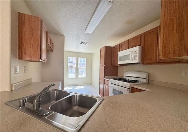 Building Photo - 7469 Margollini St