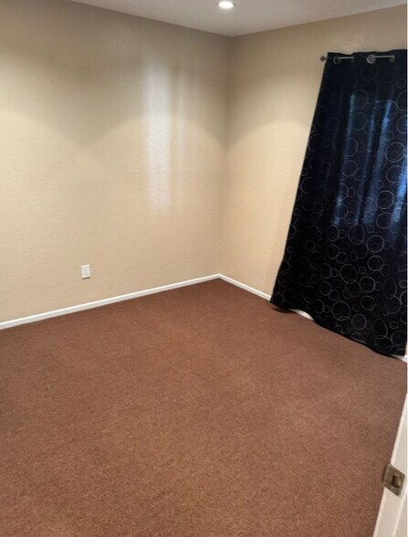 Building Photo - 7513 Center Ave