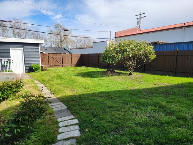 Building Photo - 708 Virginia St