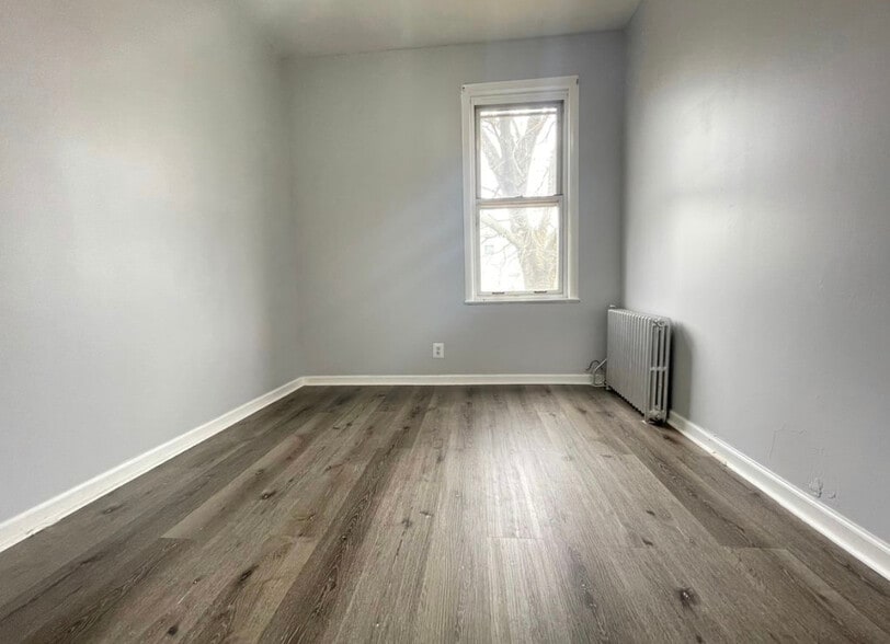 Building Photo - 41 W 54th St