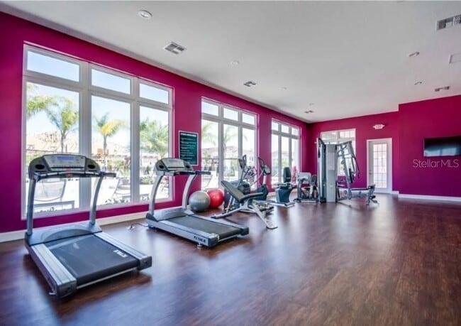 Building Photo - 9004 Shine Dr