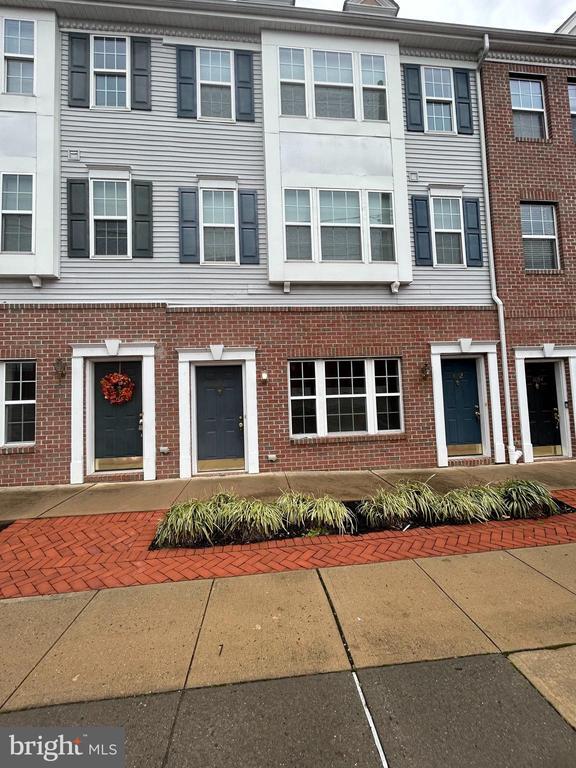 Building Photo - 1050 Lamberton St