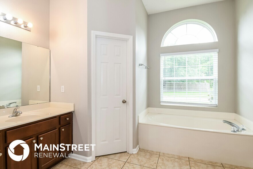 Building Photo - 9941 Rose Creek Ct