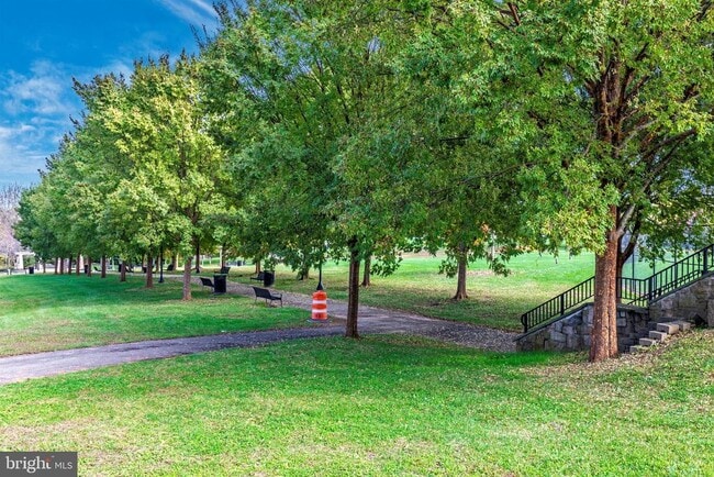 Building Photo - 703 Mountainview Dr