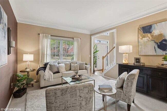 Building Photo - 230 Bluff Oak Dr