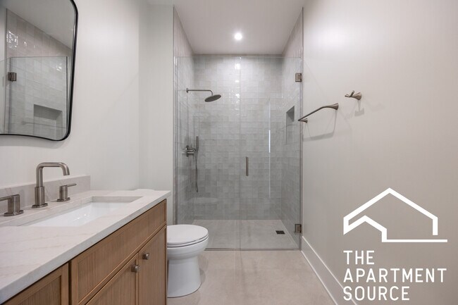 Building Photo - 1620 W Grand Ave