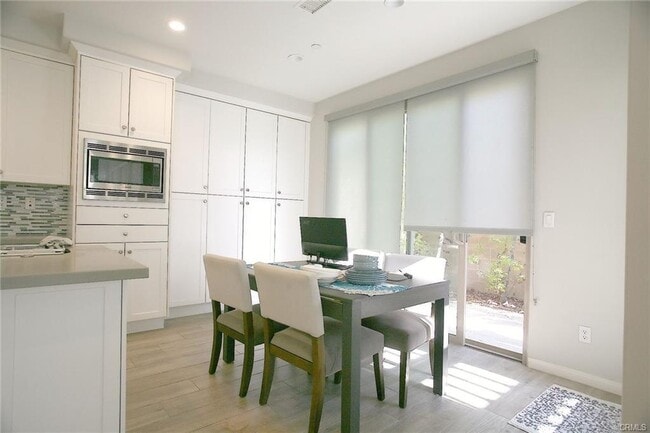 Building Photo - 125 Full Sun