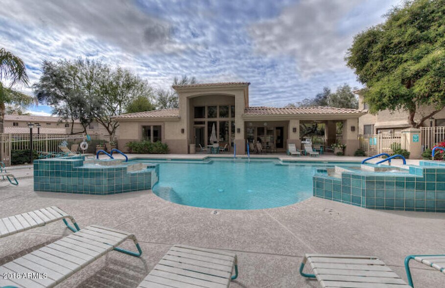 Clubhouse & pool - 9550 E Thunderbird Rd