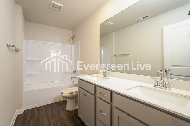 Building Photo - 5561 Hydrangea St