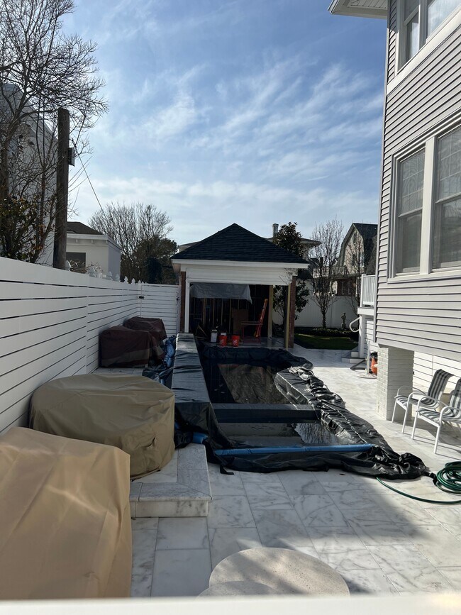 Building Photo - 16 S Somerset Ave