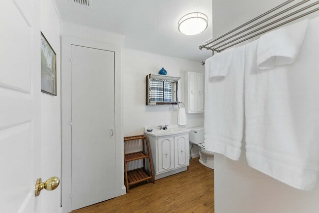 Building Photo - 175 Fredericksburg Rd