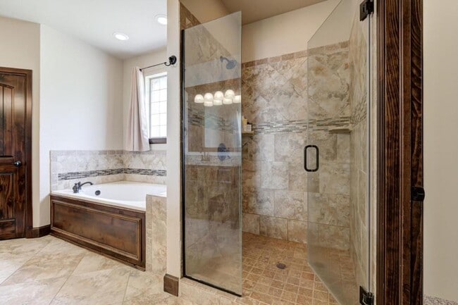 Building Photo - 22090 White Pine Cir