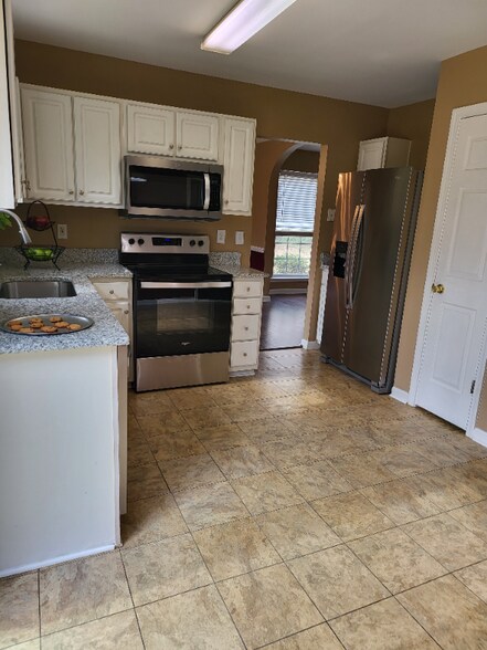 Building Photo - 326 Whixley Ln