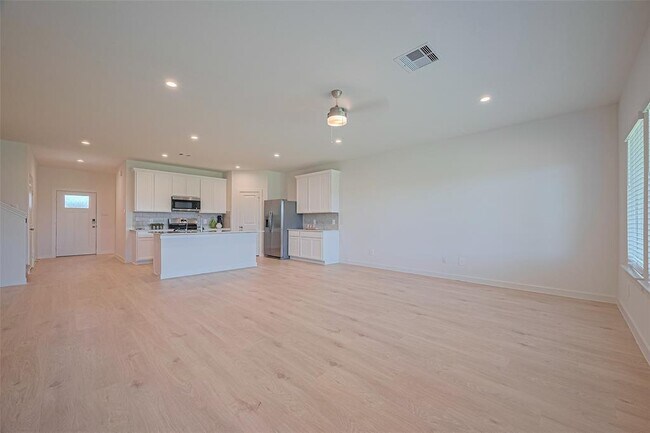 Building Photo - 31022 W Kington Wy