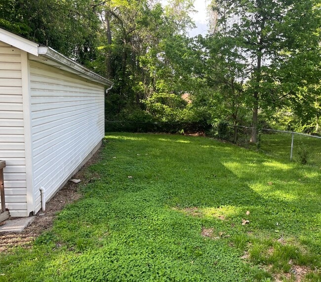 Building Photo - Two bedroom in Alton