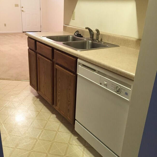 Building Photo - 2320 Willows Ct