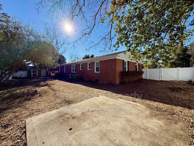 Building Photo - 1521 Paisley Ave