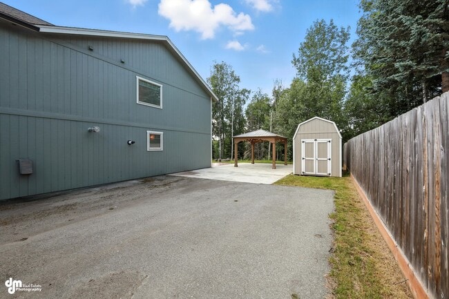 Building Photo - 4 Bedroom | 2.5 Bathroom | Garage - Conven...