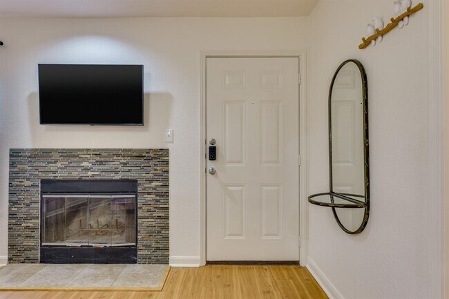 Building Photo - 7685 Northcross Dr