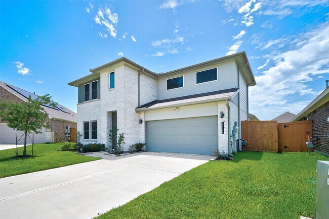 Building Photo - 13126 Lago Acero