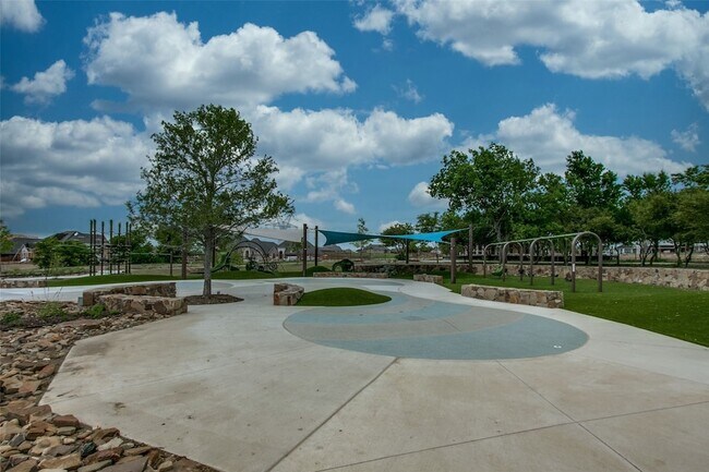 Building Photo - 11112 Lacey Oak Ridge