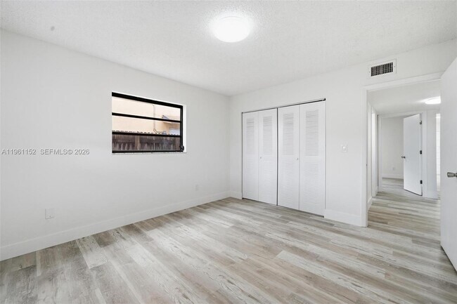 Building Photo - 1281 W 42nd St