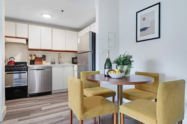 Building Photo - 1300 Collins Ave