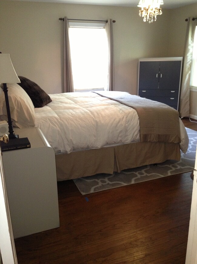 Building Photo - 5690 N College Ave