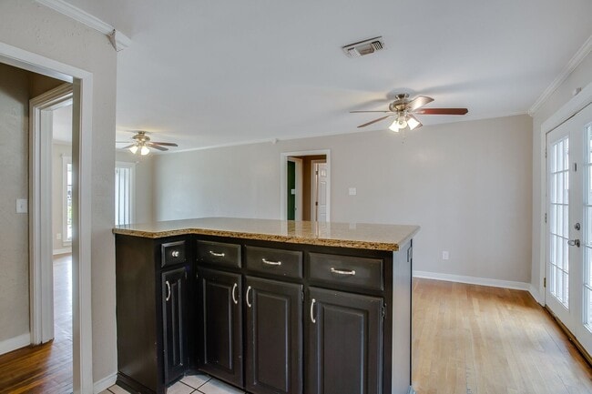 Building Photo - Pre leasing for fall 2026! 4/2 in Tech Terrace