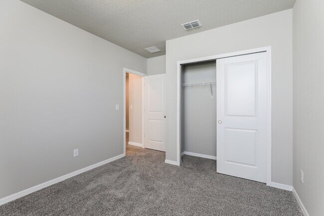 Building Photo - 10163 Daybreak Glen