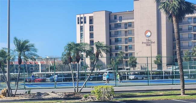 Building Photo - 7645 Sun Island Dr S