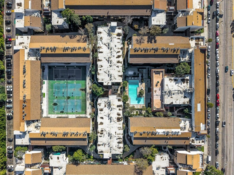 Building Photo - 5460 White Oak Ave