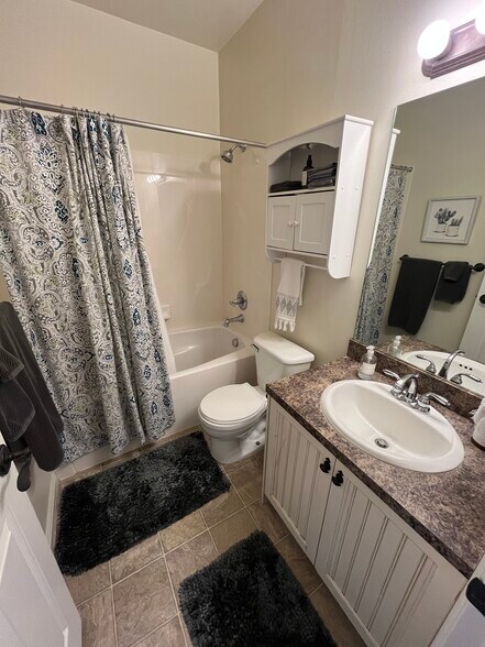 Downstairs Full Bath - 3610 W Plymouth Rock Cv