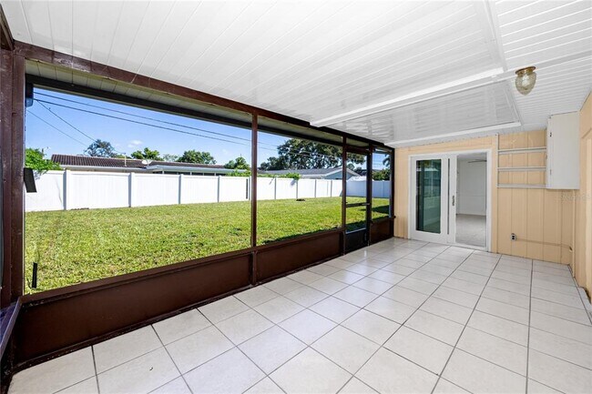 Building Photo - 3747 Shady Bluff Dr