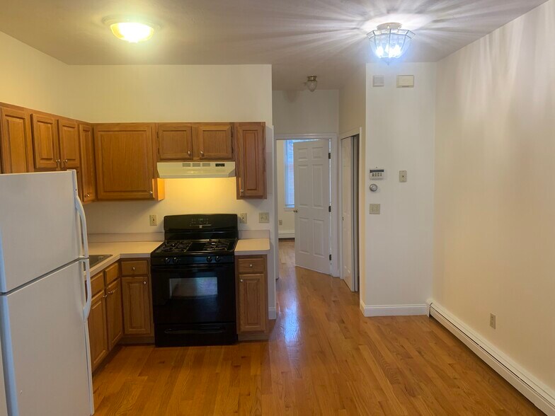 Building Photo - 202 Hurley St