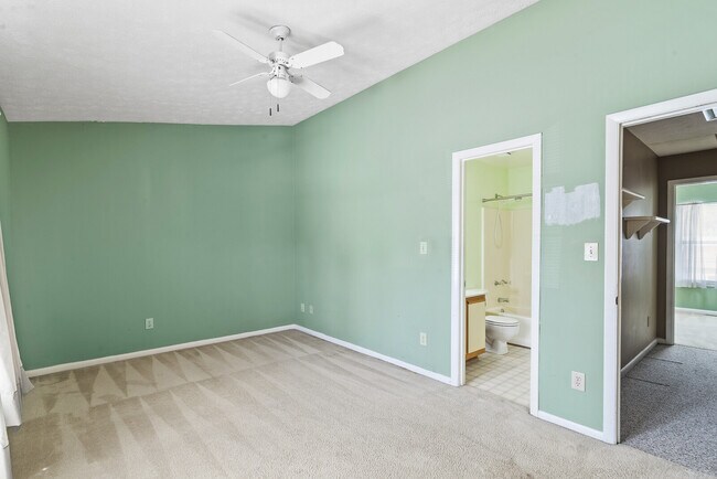 Building Photo - 15 Riverchase Dr