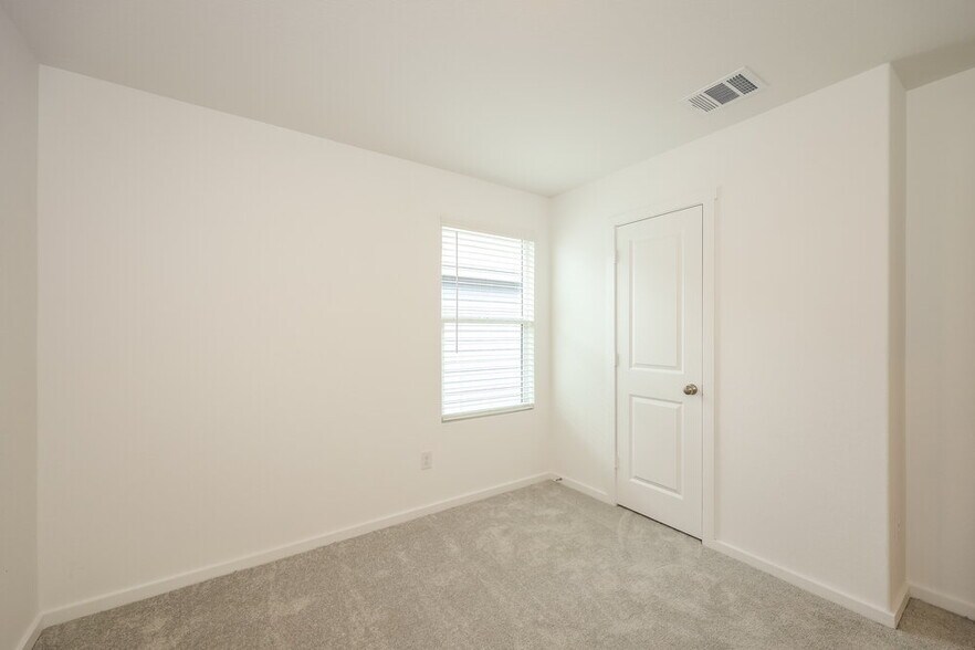 Building Photo - 3605 Knob Trl