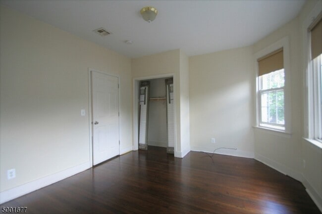 Building Photo - 85 Mission St