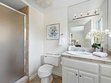 Building Photo - 20 Willow Rd