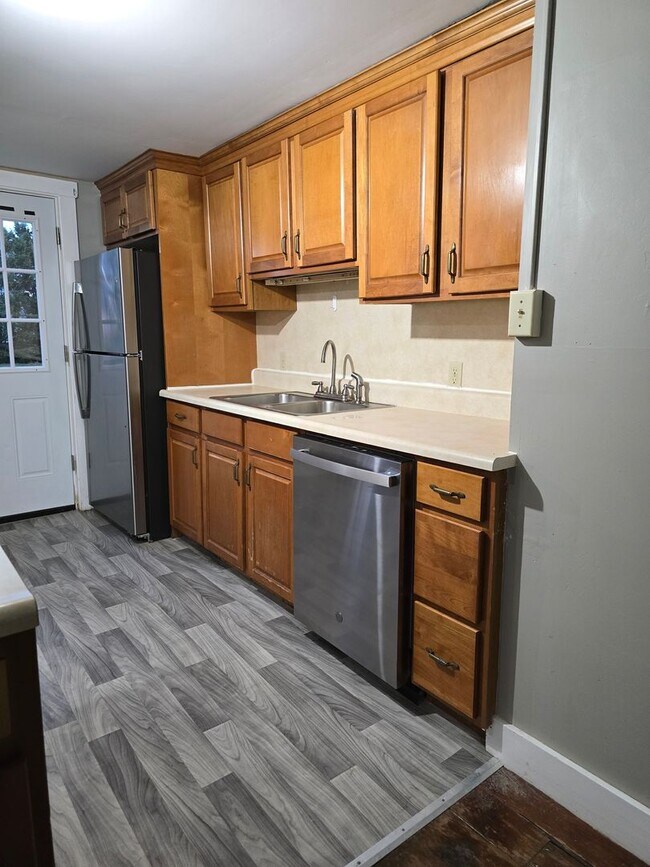 Building Photo - 3 Bedroom 1.5 Bath Located in Middletown