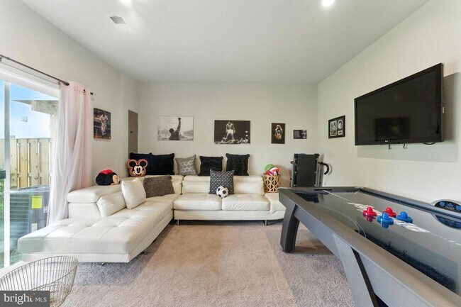 Building Photo - 406 Honeyberry Ln