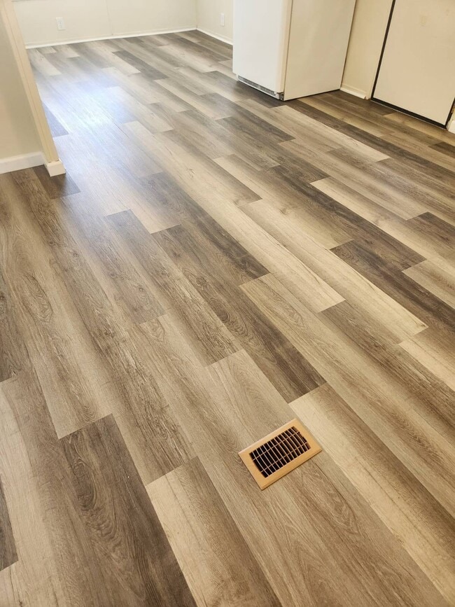 Building Photo - 180 Dixon Rd