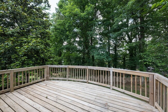 Building Photo - 2369 Brenda Dr SE