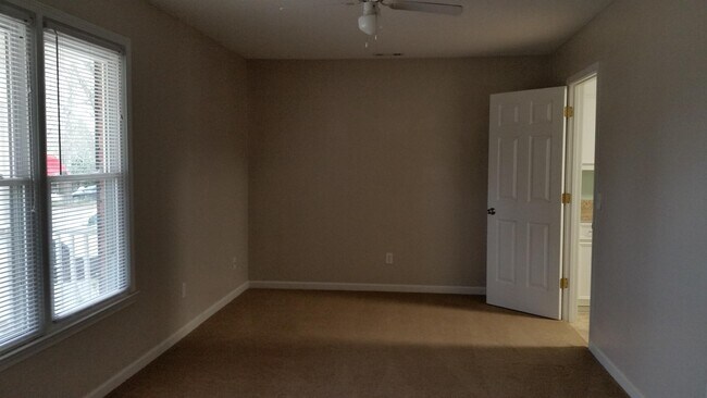 Building Photo - 1200 Black Walnut Ct