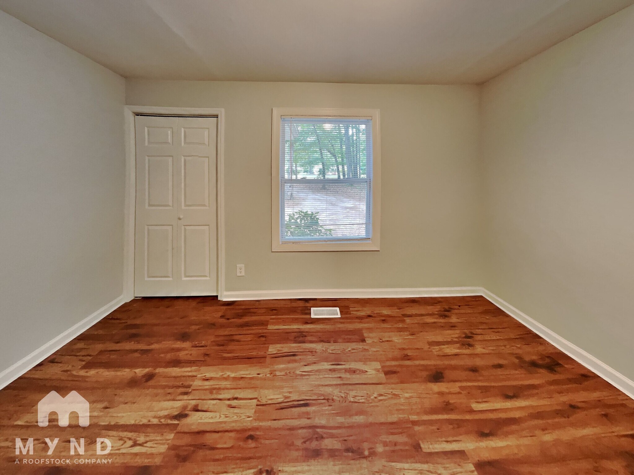 Building Photo - 135 Pine Dr