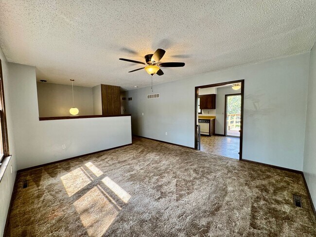 Building Photo - 203 Larkin Ave