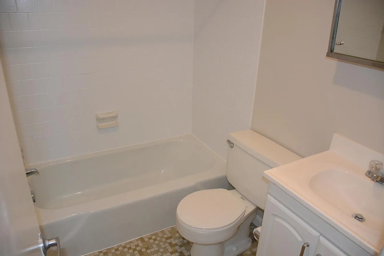 Building Photo - 217 Victor Pkwy Unit F