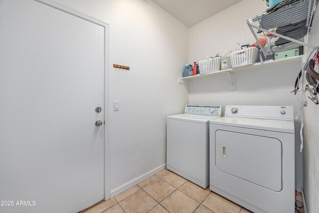 Building Photo - 3408 E Rockwood Dr