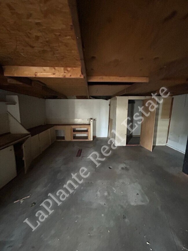 Building Photo - Well-Located 3-Bedroom Home Near Library Village