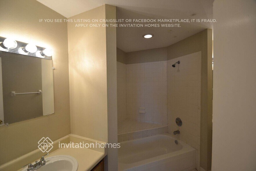 Building Photo - 4636 E Eastwind Dr